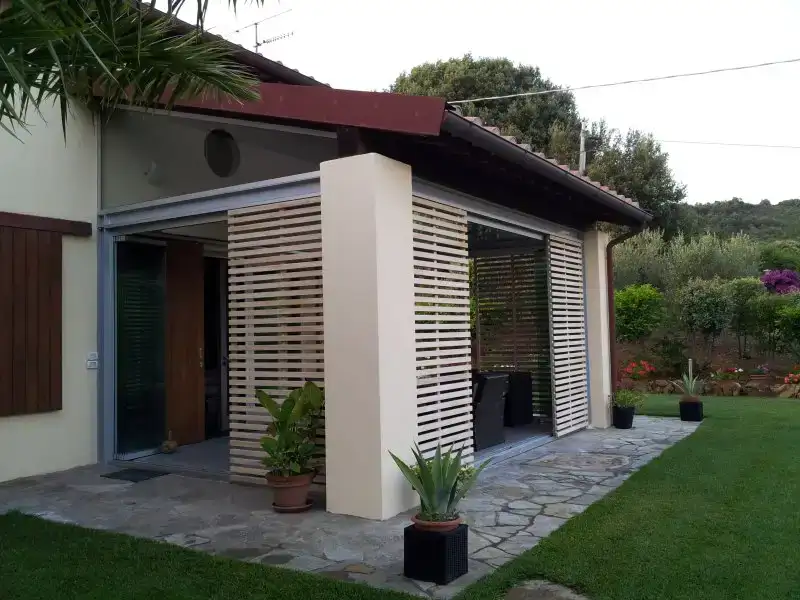 Arredi e lavorazioni in legno su misura per casa in campagna